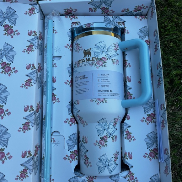 Stanley Blue and White Cup - Picture 2 of 3